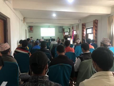 सार्वजनिक सुनुवाईमा पालिकाको प्रस्तुतीकरण गर्नुहुदै
